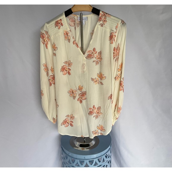 Liz Claiborne women’s size medium color, crema floral, long sleeve‎ lightweight - Picture 10 of 11